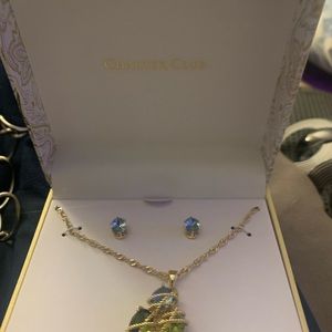 Pendant and earrings set